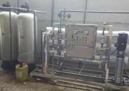 銀川賀蘭縣6噸泡沫箱凈化水設(shè)備